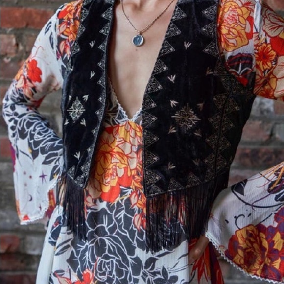 Free People Ella Rocker EMBROIDERED FRINGE VELVET VEST IN BLACK NWT NEW - Picture 1 of 11